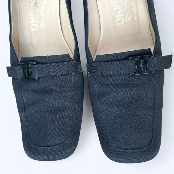 Salvatore Ferragamo Women's Black Low Heel Buckle Accent Pumps size 8 2A - Picture 2 of 11